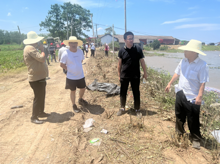 水利部長江委專家趕赴一線指導湖南省華容縣團洲垸重大險情處置工作